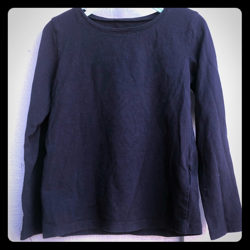 Long sleeved black shirt.